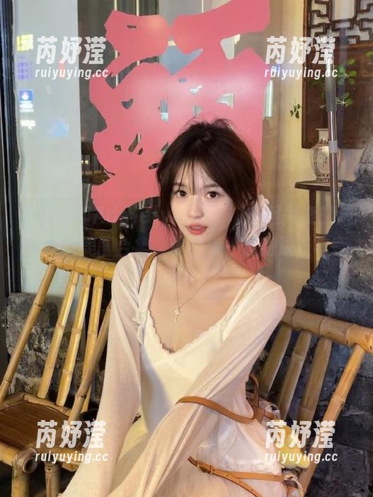 来吧，和Addielyn(에디린)一起探索艾迪琳夜景美图合集，体验每一刻的浪漫与奇妙！