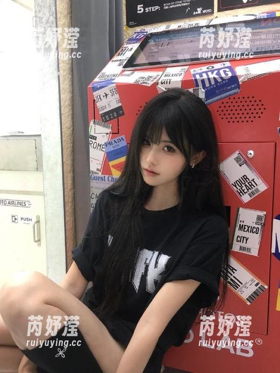 Feilin嗲囡囡-林煊煊 Feilin嗲囡囡 - 让人惊叹的林煊煊连衣裙全套写真,貌似时尚界又多了一个可以吐槽的对象!