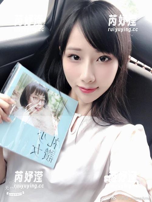 捕捉HaneAme雨波长腿写真，高清壁纸展现美丽与自信的完美瞬间