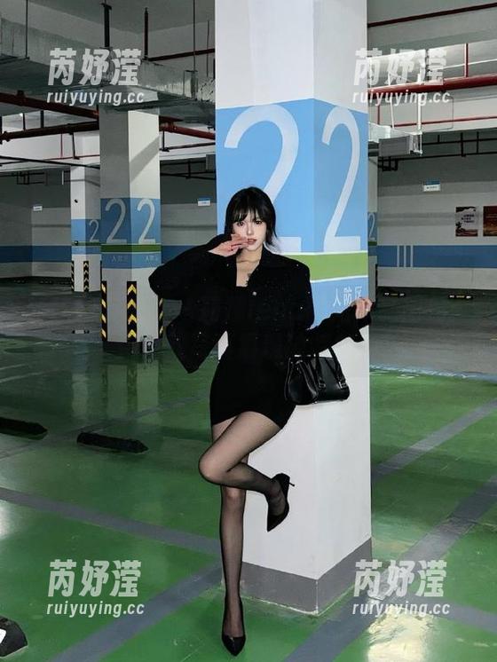 IMiss爱蜜社-莉娜lena IMiss爱蜜社 - 莉娜lena御姐作品图包:用精致写真展现独特魅力