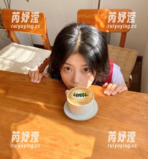 IMiss爱蜜社 - 令人惊艳的高清萌琪琪Irene泳池系列写真，立刻下载提升你的品味