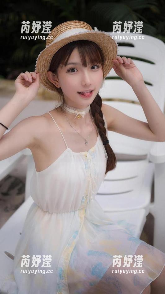 IMiss爱蜜社 - 追寻黄歆苑棉袜写真全集：在温馨氛围中绽放浪漫与青春
