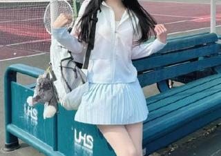 IMiss爱蜜社 – 探索黄歆苑的温柔画像：收集独特的写真资源，捕捉每一瞬间的动人美好
