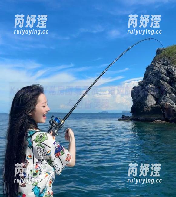 KuukoW私房图集展示：海边的梦幻场景与自由灵魂