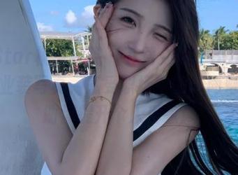 MFStar模范学院 – 下载“熊吖BOBO”的职业装写真，感受职场中的时尚魅力，助你提升个人形象！