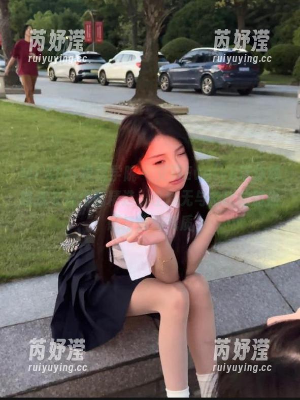 MFStar模范学院 - 艾莉Evelyn带你领略连衣裙作品精选，诠释无与伦比的时尚感与优雅气质