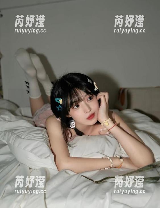 喵糖映画白色修女套图合集，探寻令人心动的清新与宁静交融之美