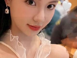 看无圣光的花季婴儿肥少女，喵糖映画为您奉上独特风格的精美套图！