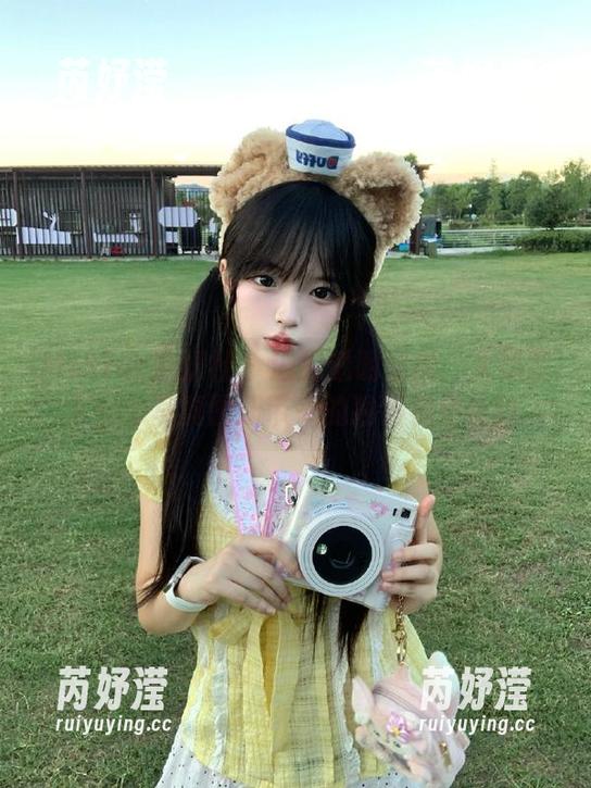 MiStar魅妍社 - 遇见透明之美：大奶昔Kyra写真图册带来的独特视觉体验
