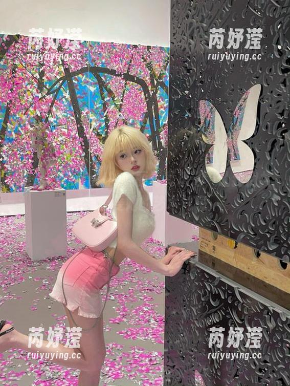 MissWarmJ的春丽写真精选，让我们共同感受她的艺术气息