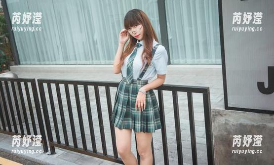Money冷冷与职业装的完美邂逅，图集亮相，等你来下载欣赏！
