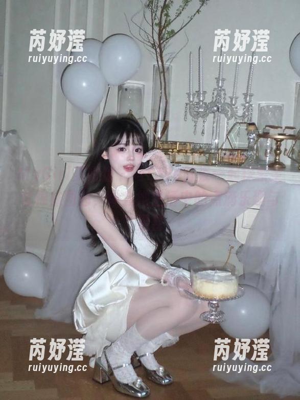 MyGirl美媛馆 - 与Love陆瓷一起探索全套棉袜图包，体会她生活中的点滴乐趣与温馨