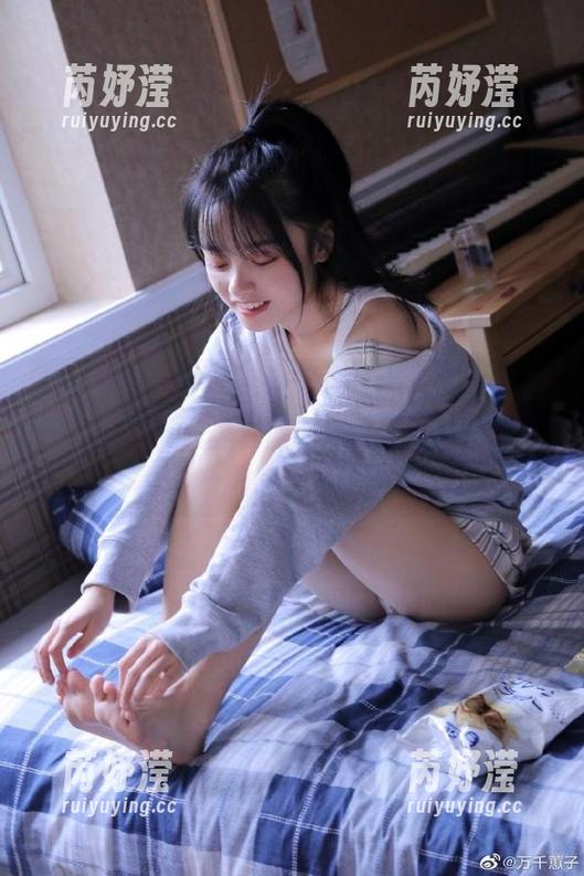 MyGirl美媛馆 - 探索SOLO-尹菲的粉色幻想：精美写真套图，展现她独特的个人风格与魅力