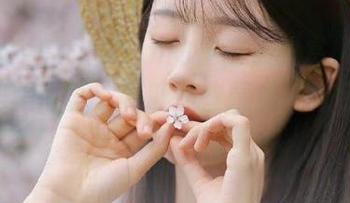 追随PuyPuyChan的足迹，欣赏Medusa的绝美写真，获取这些精美壁纸装点你的数字空间！