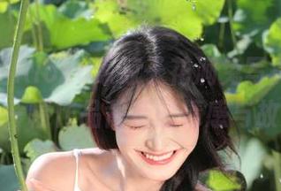 在线畅游Rioko凉凉子花涧兔写真，发现每一幅作品背后的情感与故事