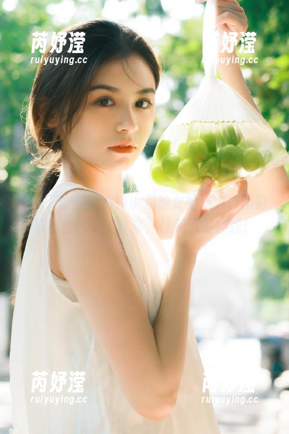 SIEE丝意-小月 SIEE丝意 - 解锁小月的女神魅力,精彩写真合集免费分享,让美随时在线!