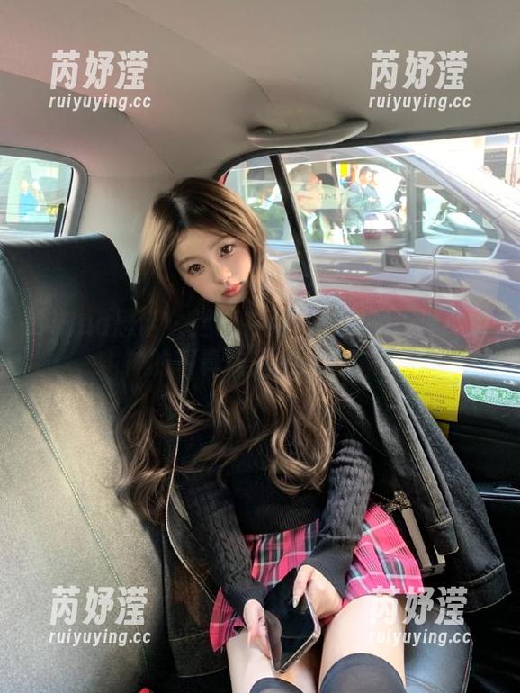 SiHua思话 - 迷醉在曦然的宅居：清纯女神的写真作品集让人陶醉