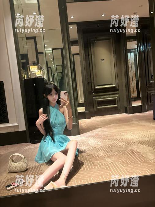 TouTiao头条女神 - 让人心动的刘瑾希御姐风格与蛇Cici版写真图包合集分享