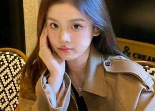 TouTiao头条女神 – 拍摄私房写真合集：美纳子学姐的风格与气息全面呈现，引人入胜