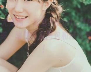 UGirls尤果网 – 欣赏Angela楚楚女孩的艺术与美，附赠独家图包和精选写真资源！