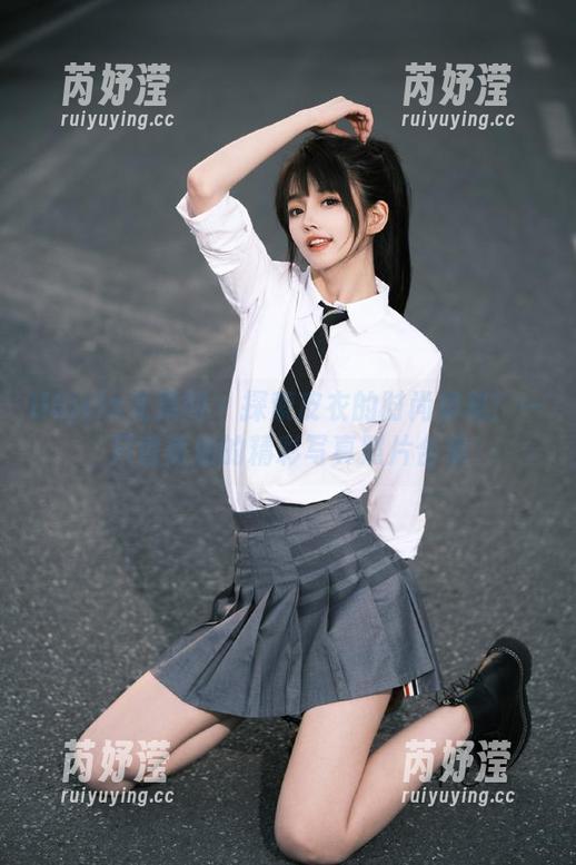 UGirls尤果网-一只香蕉船 UGirls尤果网 - 探索皮衣的时尚奥秘:一只香蕉船的精彩写真照片合集