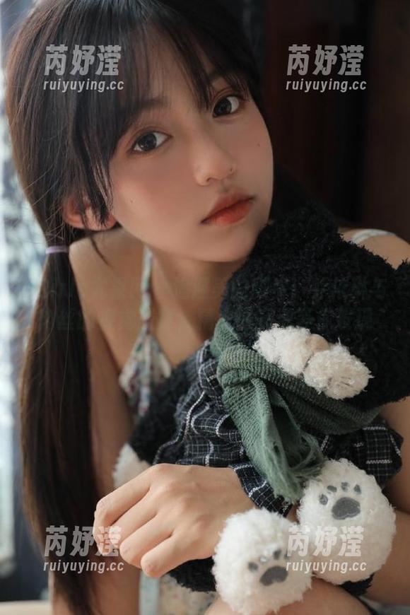 UGirls尤果网 - 追逐美的脚步：乔依琳与肉丝的视觉盛宴，精美图资源等你发现