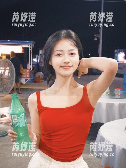 UGirls尤果网 - 办公室生活中的乔依琳，展示她个性魅力的时尚套图作品