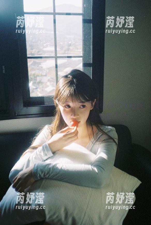 UGirls尤果网 - 周妍希居家写真不可错过，更新一系列图片，让你心动不已！