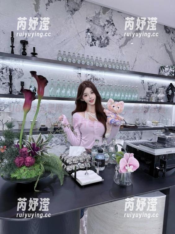 UGirls尤果网-孟狐狸 UGirls尤果网 - 透明魅力尽显,孟狐狸最新写真图片等你下载!