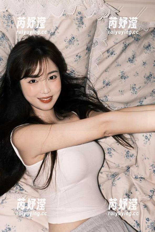 UGirls尤果网-张栩菲 UGirls尤果网 - 张栩菲高清棉袜套图,展现清新自然的冬季时尚风格!