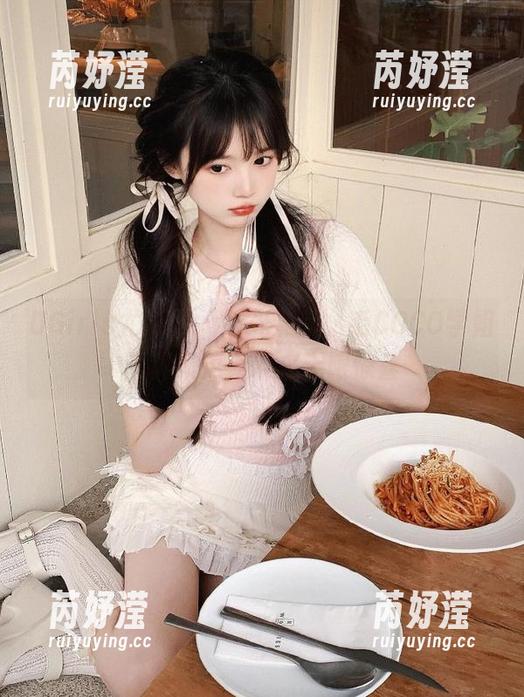 UGirls尤果网 - 时光流转，毛COCO学姐写真集更新带来无限惊喜