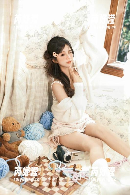 UGirls尤果网 - 跟随温鈊怡的镜头：双人写真原图和照片讲述的温柔故事