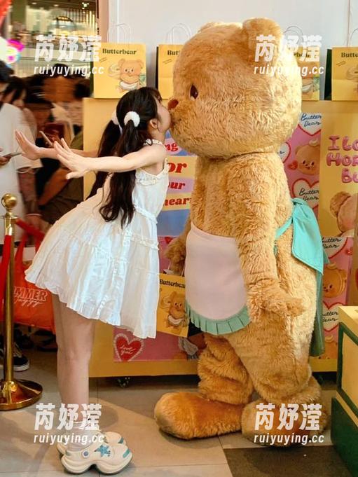 UGirls尤果网-金子熙 UGirls尤果网 - 看!金子熙与奶牛的搞笑合影,作品绝对笑点满满!