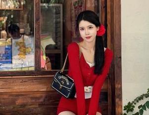 UGirls尤果网 – 齐贝贝天台写真精彩呈现，快来免费下载她的艺术作品吧！