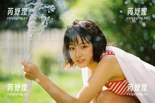 XIAOYU语画界 - 当徐莉芝温柔的眼神遇上写真，壁纸的美丽就这样悄悄降临！