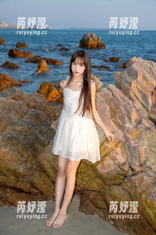 XINGYAN星颜社-转转Lisa XINGYAN星颜社 - 转转Lisa的泳衣写真图包:尽享阳光下的魅力与优雅
