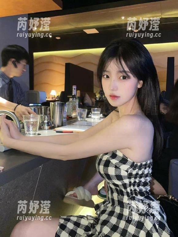 XINGYAN星颜社-黎秋秋 XINGYAN星颜社 - 黎秋秋的美足作品与美图,诠释了何为现代女性的优雅