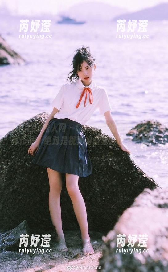 Xiuren秀人网 - Carol周妍希的粉色写真作品，绝对是视觉的盛宴但也有点腻！