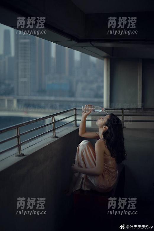 Xiuren秀人网 - 解锁Egg尤妮丝灰丝写真集资源，领略不一样的个性魅力