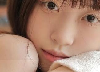 Xiuren秀人网 – 精选图包：Evelyn艾莉的白衬衫黑内衣私房魅惑，解锁时尚与性感的双重享受！