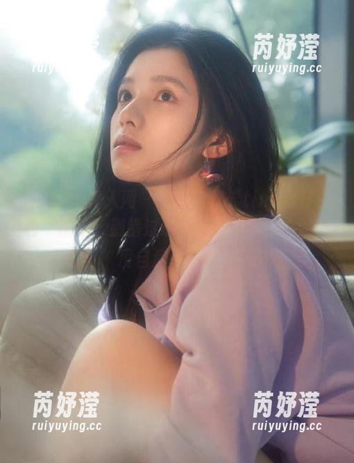 Xiuren秀人网 - 在线欣赏“tina甜仔白色”图集，别错过这份视觉盛宴，心脏强度自测一下吧！