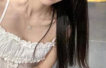 Xiuren秀人网 – 乔一一在线自拍合集：从日常到艺术，每张自拍都有故事在诉说