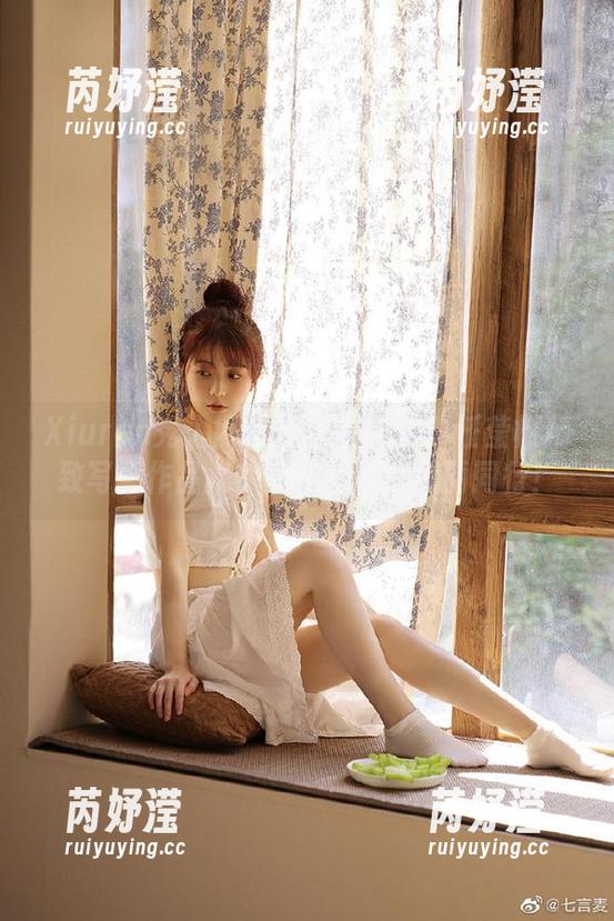Xiuren秀人网 - 夏天的浪漫：任莹樱精致写真作品集，免费下载与美丽同行！