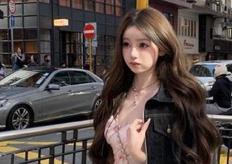 Xiuren秀人网 – 原图里的卓君Jeanes厨娘：让你在厨房中也能拥有搞笑人生的精彩图片！