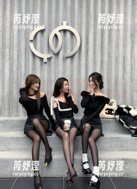 Xiuren秀人网 - 高清写真精选：可儿kayen的浴缸情境，展现时尚与艺术的完美结合