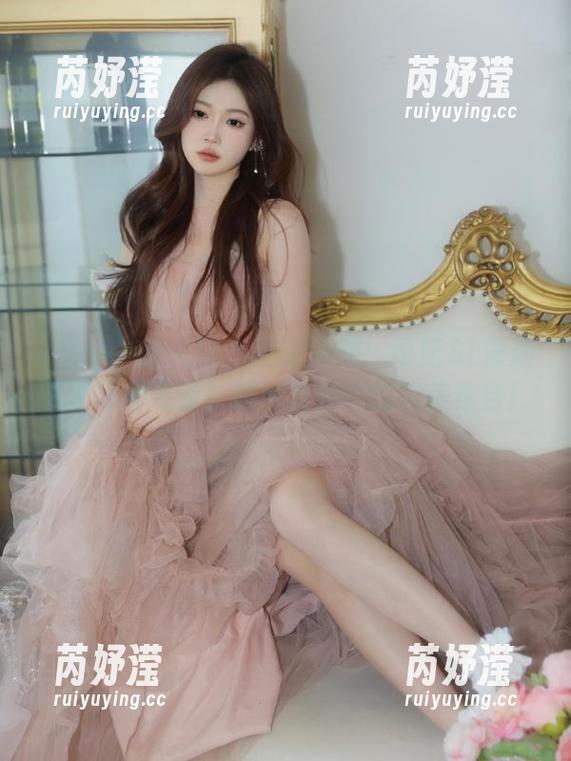 Xiuren秀人网 - 打破常规！司妃SL最新旗袍写真资源，时尚与传统的完美结合！