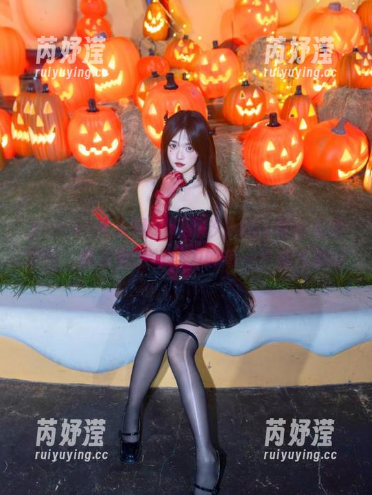 Xiuren秀人网 - 周慕汐baby黑丝私房原图，展示她独特魅力的每一个细节瞬间