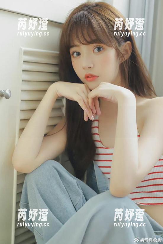 Xiuren秀人网 - 瞬间定格：奈奈子白丝写真套图合集，尽显风情万种