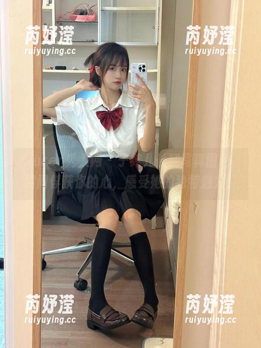 Xiuren秀人网-子纯儿 Xiuren秀人网 - 子纯儿长腿写真图包,瞬间俘获你的心,感受她的独特魅力!