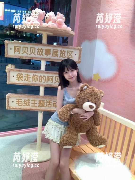 Xiuren秀人网 - 找寻内衣福利？小小白思宜最新写真图片不可错过！